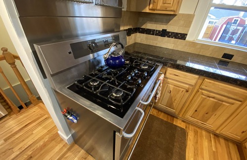Cheyenne House | Charming 4 Bdrm Brick Avenues Home - minutes from Frontier park and Capitol bldg