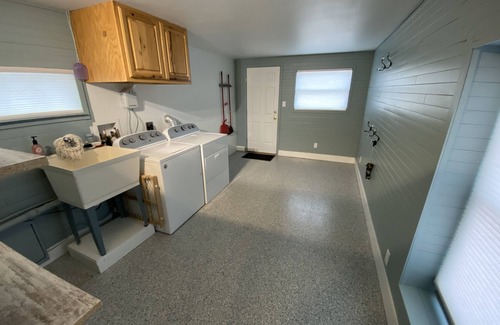 Cheyenne House | Charming 4 Bdrm Brick Avenues Home - minutes from Frontier park and Capitol bldg