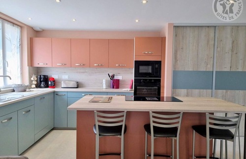 Viels-Maisons Cottage | Charming 4-Bedroom Cottage with Garden, Terrace, and Close to Disneyland Paris