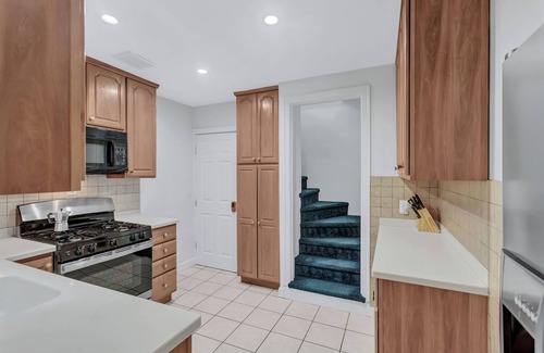 Downtown House | Charming 4-bedroom house in downtown Silver Spring with AC, WiFi