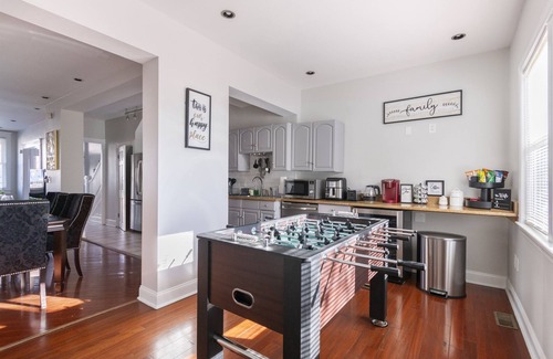 Near Northeast House | Charming 4 Bedroom House!1 Mile from Capitol Hill!