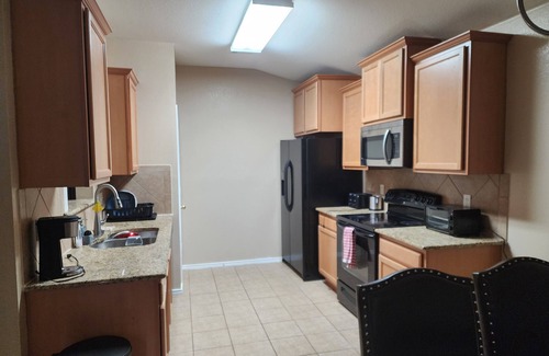 Killeen House | Charming 4-bedroom bungalow with AC and WiFi in lovely Killeen
