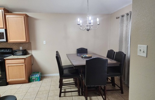 Killeen House | Charming 4-bedroom bungalow with AC and WiFi in lovely Killeen
