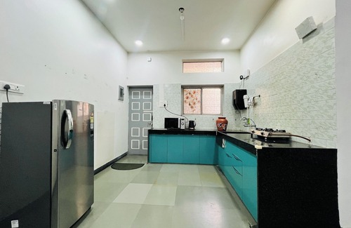 Nashik House | Charming 4-bedroom bungalow with WiFi and AC in delightful Nashik