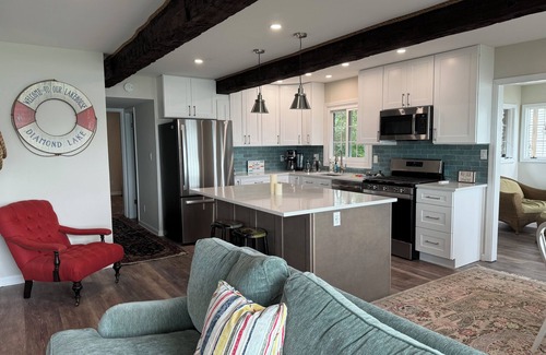 Cassopolis Cottage | Charming 4-bedroom cottage on fabulous Diamond Lake! Just remodeled! WiFi & AC