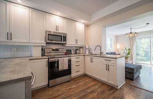 Peterborough House | Charming 4-bedroom house with AC and WiFi in welcoming Peterborough