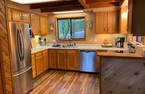 Innsbrook Ski Chalet | Charming 4-bedroom chalet with lake access in enchanting Innsbrook.