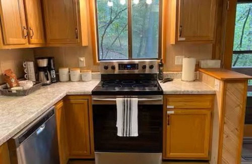 Innsbrook Ski Chalet | Charming 4-bedroom chalet with lake access in enchanting Innsbrook.