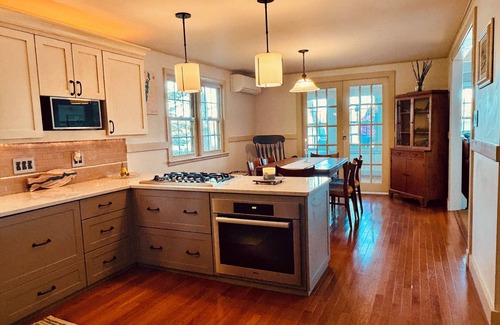 Raymond Cottage | Charming 4-bedroom cottage with AC, WiFi on Little Sebago Lake waterfront