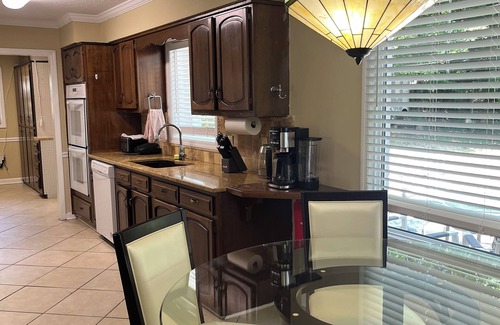 Dalton House | Charming 4-bedroom Duplex with AC and WiFi in Dalton