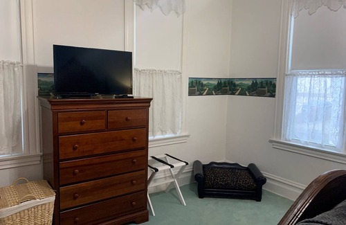 Monongahela House | Charming 4-bedroom family friendly house in Monongahela. Make yourself at home!