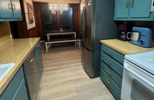 Longview Other | Charming 4-bedroom Farmhouse with WiFi, Fire Pit in Longview