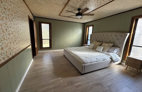 Longview Other | Charming 4-bedroom Farmhouse with WiFi, Fire Pit in Longview