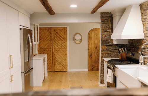Shelton Other | Charming 4-bedroom farmhouse in Huntington Center, Shelton Connecticut.