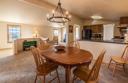 Cody House | Charming 4 bedroom guest house with great views