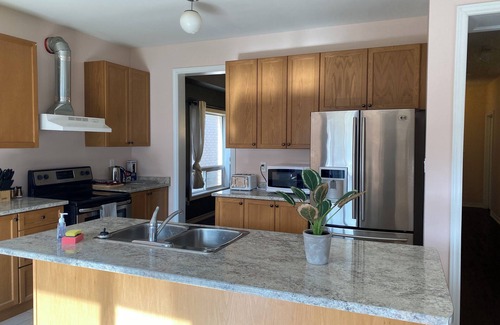 Shelburne House | Charming 4-bedroom house with WiFi and AC in peaceful Shelburne