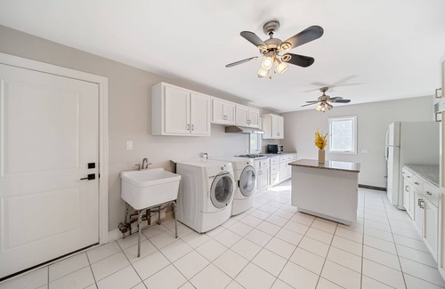 Oak Brook House | Charming 4-bedroom house with WiFi, AC in upscale Oak Brook,near Oak brook mall