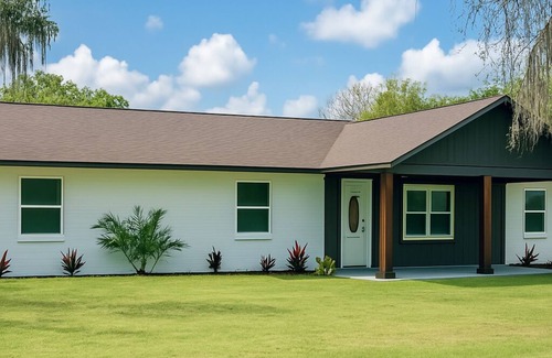 Riverview House | Charming 4-bedroom house with AC and WiFi in pleasant Riverview