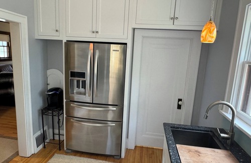 Rochester House | Charming 4-bedroom house with 3 king/1 full beds, 2 full baths, AC, Wifi, Patio