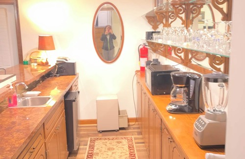 Montross House | Charming 4-bedroom home with WiFi, AC , deck and firepit in delightful Montross