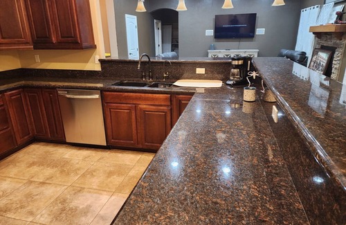 Thatcher House | Charming 4-bedroom house with WiFi and AC in wonderful Thatcher