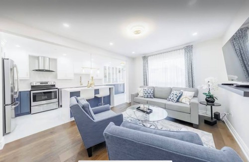 Markham House | Charming 4-bedroom house in brilliant Markham with AC, WiFi