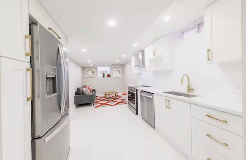 Markham House | Charming 4-bedroom house in brilliant Markham with AC, WiFi