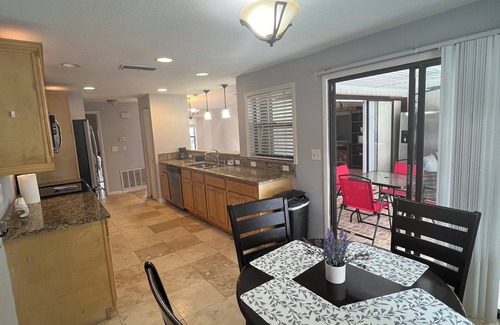 Bloomingdale House | Charming 4-bedroom house with AC, WiFi in amazing Brandon