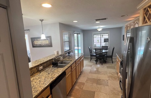 Bloomingdale House | Charming 4-bedroom house with AC, WiFi in amazing Brandon