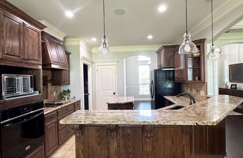 Bullard House | Charming 4-bedroom house, play set for the kids, just minutes from the Lake!!!!!