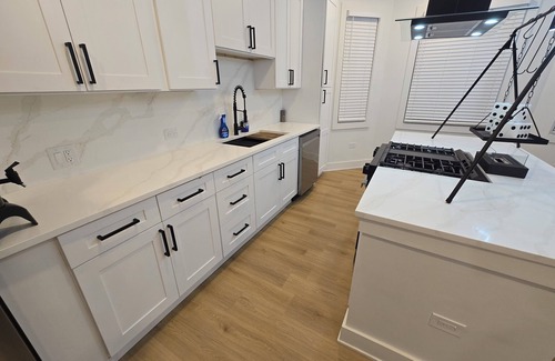 Chatham House | Charming 4-bedroom house with WiFi, AC in superb Chicago Chatham