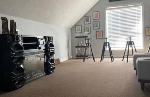 Decatur House | Charming 4-bedroom house with WiFi and AC in Decatur