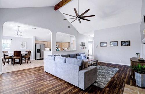 Helotes House | Charming 4-bedroom house with a Pool and Spa