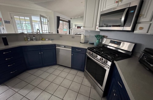 Navarre House | Charming 4-bedroom house in Navarre Fl saltwater enclosed heated pool sleeps 12