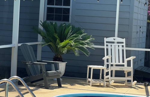 Navarre House | Charming 4-bedroom house in Navarre Fl saltwater enclosed heated pool sleeps 12