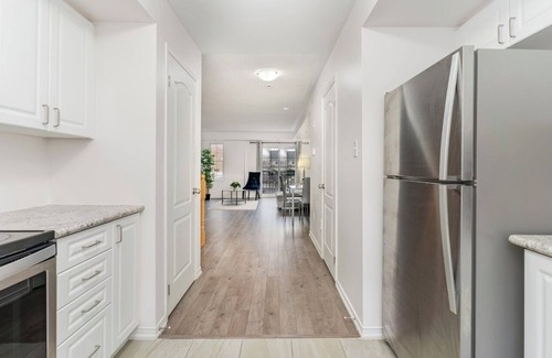 Durham Region House | Charming 4-bedroom house with Central air and WiFi in Oshawa