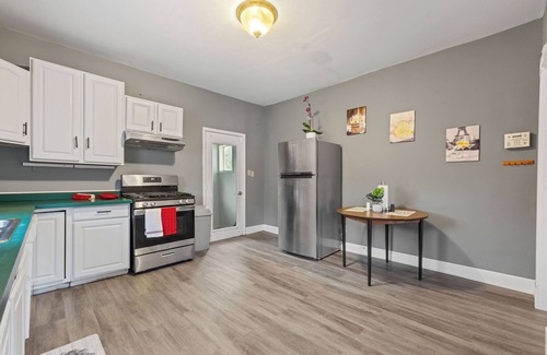 Aurora House | Charming 4-bedroom house with AC, WiFi in marvelous Aurora