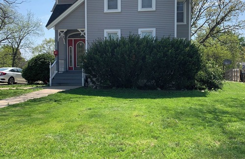 Aurora House | Charming 4-bedroom house with AC, WiFi in marvelous Aurora