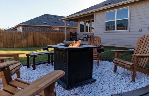 McNeil House | Charming 4-bedroom house in fabulous Austin. Minutes from Downtown, Domain, & UT
