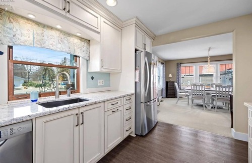 Huron House | Charming 4-Bedroom House, Amazing Lake Views, Private Beach, Near Cedar Point!