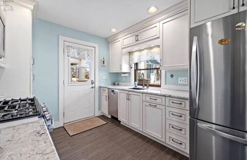 Huron House | Charming 4-Bedroom House, Amazing Lake Views, Private Beach, Near Cedar Point!