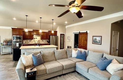 Temple House | Charming 4-bedroom house with fitness equipment, WiFi in delightful Temple