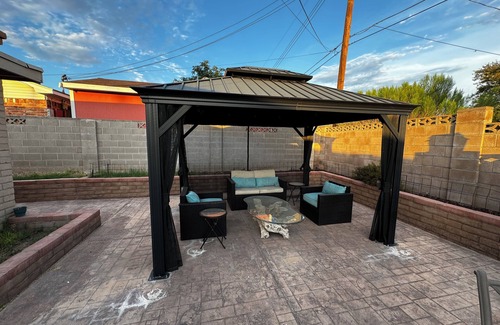 El G.H.E.K.O. House | Charming 4-bedroom house in brilliant Tucson with WiFi, AC swimming pool.