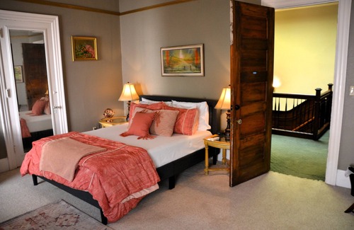 Downtown Toledo Bed & Breakfast | Charming 4-Bedroom Inn with Modern Comforts in Toledo