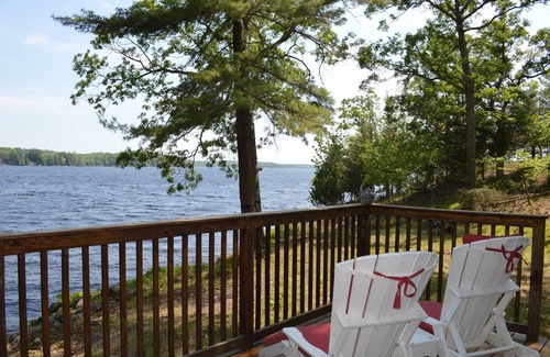 Havelock-Belmont-Methuen House | Charming, 4-Bedroom, Island Getaway Cottage in a Private Cove