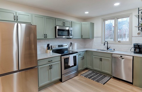 Jamestown Cottage | Charming 4-bedroom Lake Cumberland cottage in Jamestown with Hot tub, Firepit