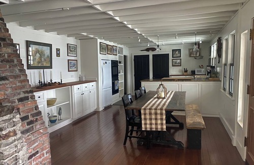 Salisbury House | “Charming 4 Bedroom Lakefront Farmhouse: Breathtaking Views & Relaxing Retreat"
