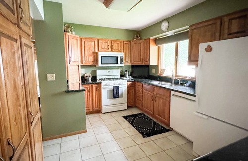 Aitkin House | Charming 4-bedroom Lake house with AC and WiFi on Farm Island Lake in Aitkin