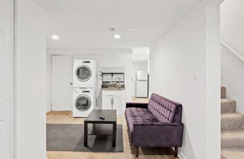 Park View House | Charming 4-bedroom townhome in fabulous Washington with AC, WiFi