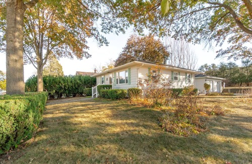 Cedar Falls House | Charming 4-bedroom house with WiFi, AC in enjoyable Cedar Falls